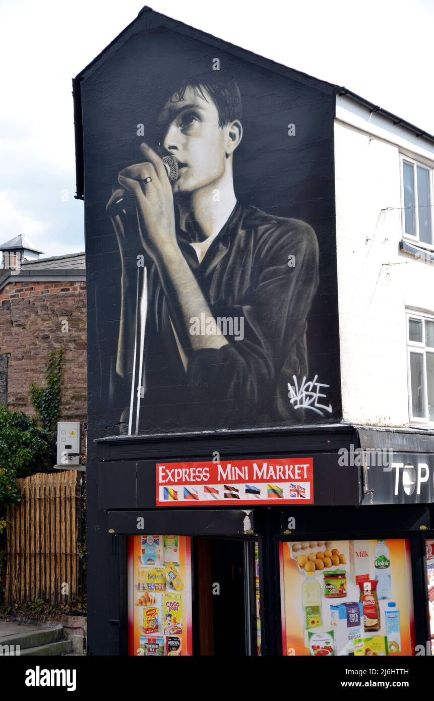 Une fresque à Macclesfield de l'artiste de rue Akse en hommage à Ian Curtis, chanteur principal de Joy Division, né dans la ville de Cheshire. Banque D'Images