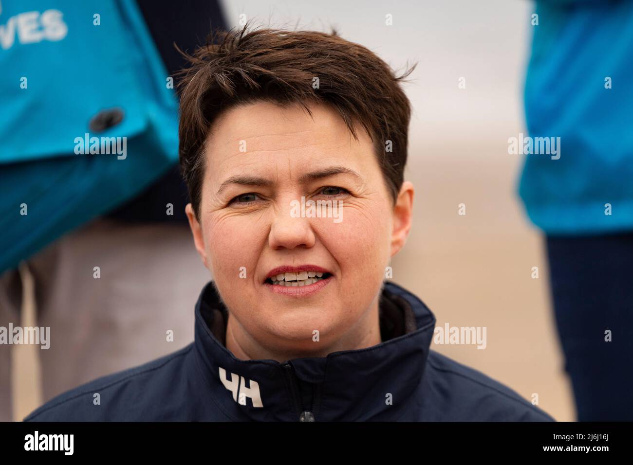 Portobello, Édimbourg, Écosse, Royaume-Uni. 2 mai 2022. Douglas Ross, chef des Conservateurs écossais, se joint à Ruth Davidson sur la promenade de la plage à Portobello sur la piste de campagne électorale locale avant le jour du scrutin, le 5 mai. Iain Masterton/Alay Live News Banque D'Images