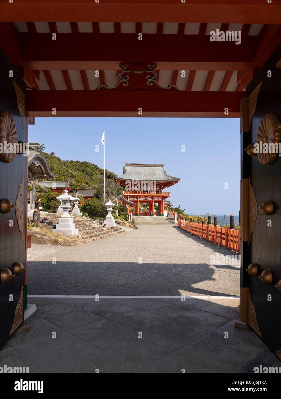 Sanctuaire Udo 鵜戸神宮 (Udo-jingu), Nichinan, Miyazaki, Japon. Un temple shinto à flanc de falaise, un lieu national de beauté pittoresque. Banque D'Images
