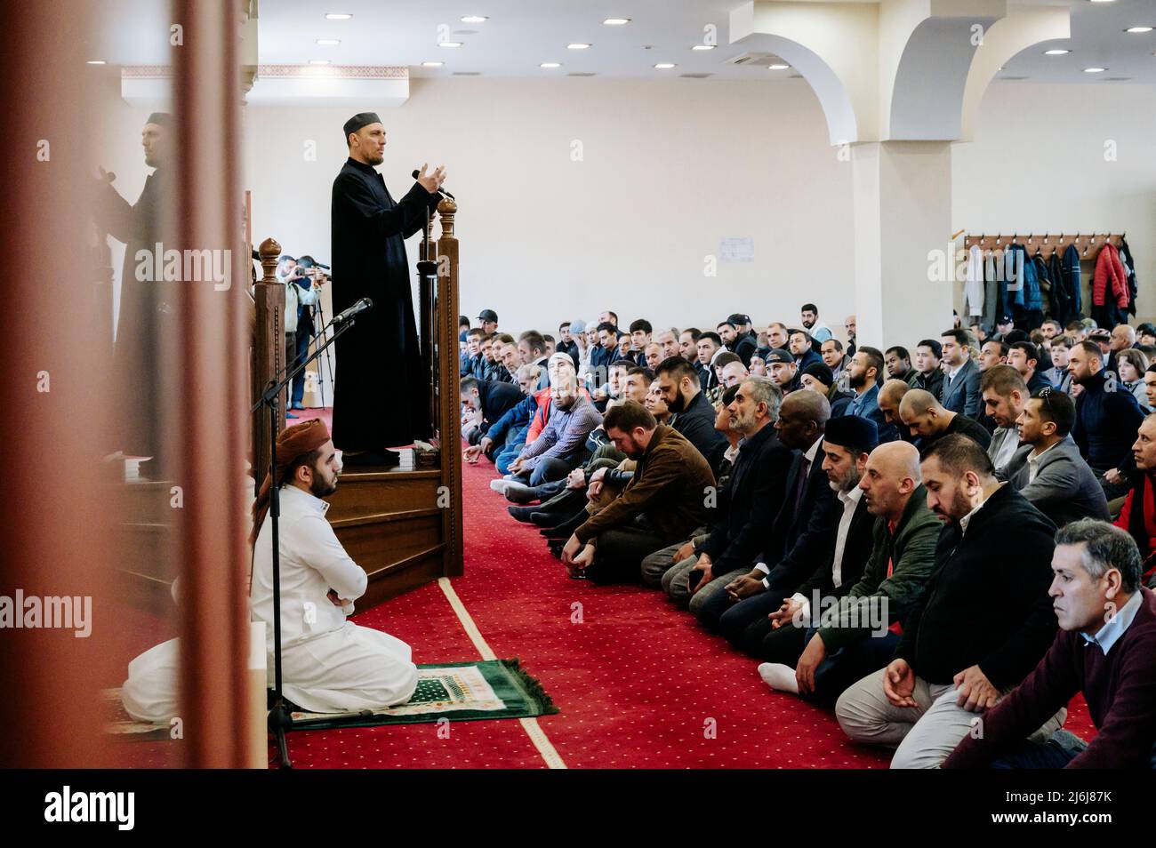 Kiev, Ukraine. 2 mai 2022, Kiev, Kiev, Kiev, Kiev, Ukraine: Un Imam vu en parlant. Dans la matinée du 2nd avril, les musulmans se sont réunis au Centre culturel islamique de Kiev pour célébrer les vacances d'Eid al Fitr (festival « œthe de la fin de la fastâ€, également connu sous le nom de Ramazan Bayrami), après la fin du mois Saint du Ramadan. (Credit image: © Valeria Ferraro/ZUMA Press Wire) Credit: ZUMA Press, Inc./Alamy Live News Banque D'Images
