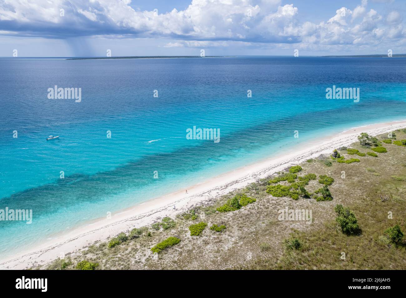 Photo aérienne d'une petite île inhabitée de Doo près de Rote Ndao, province de Nusa Tenggara est, Indonésie Banque D'Images