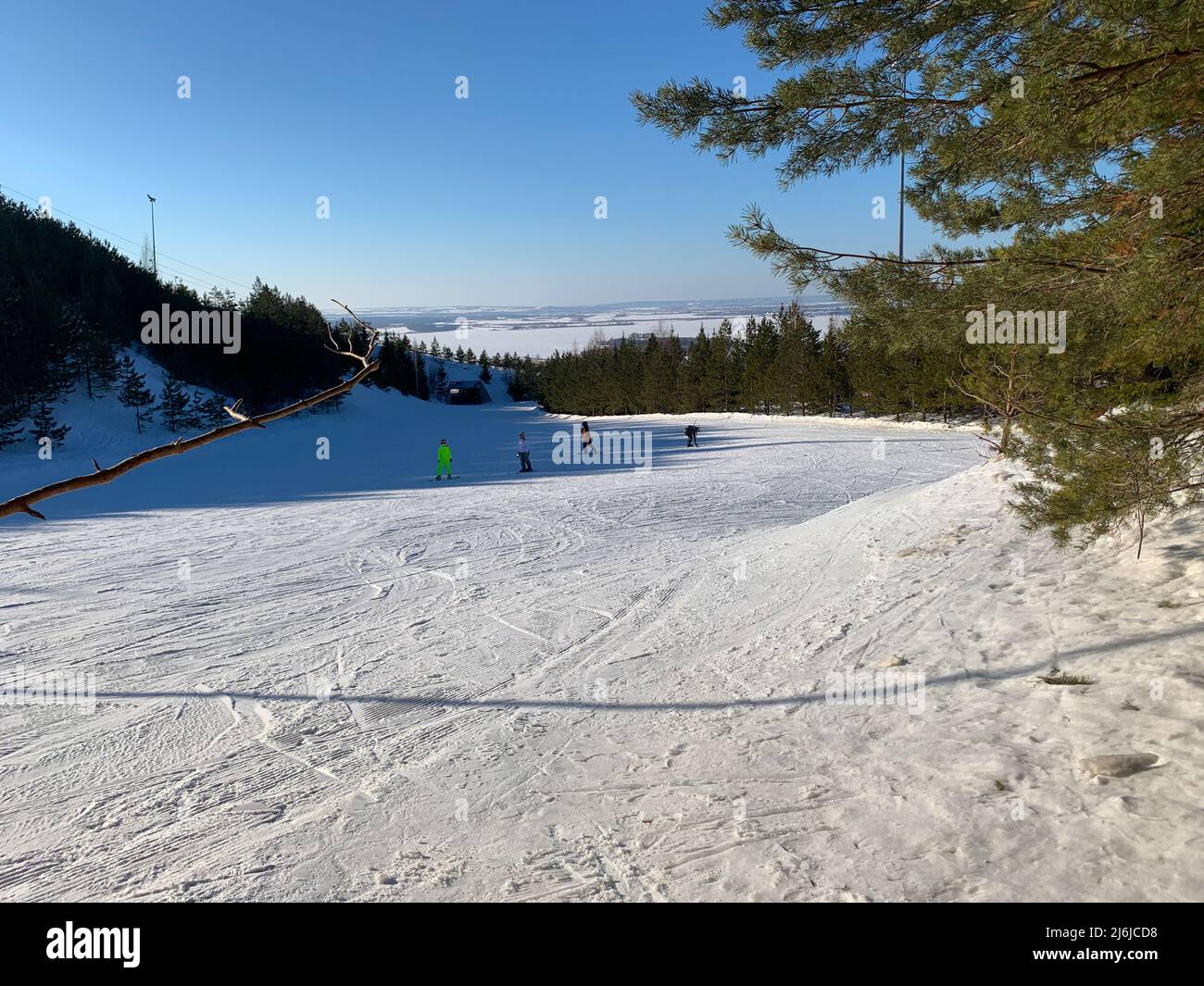 Station de ski en hiver. Jour ensoleillé Banque D'Images