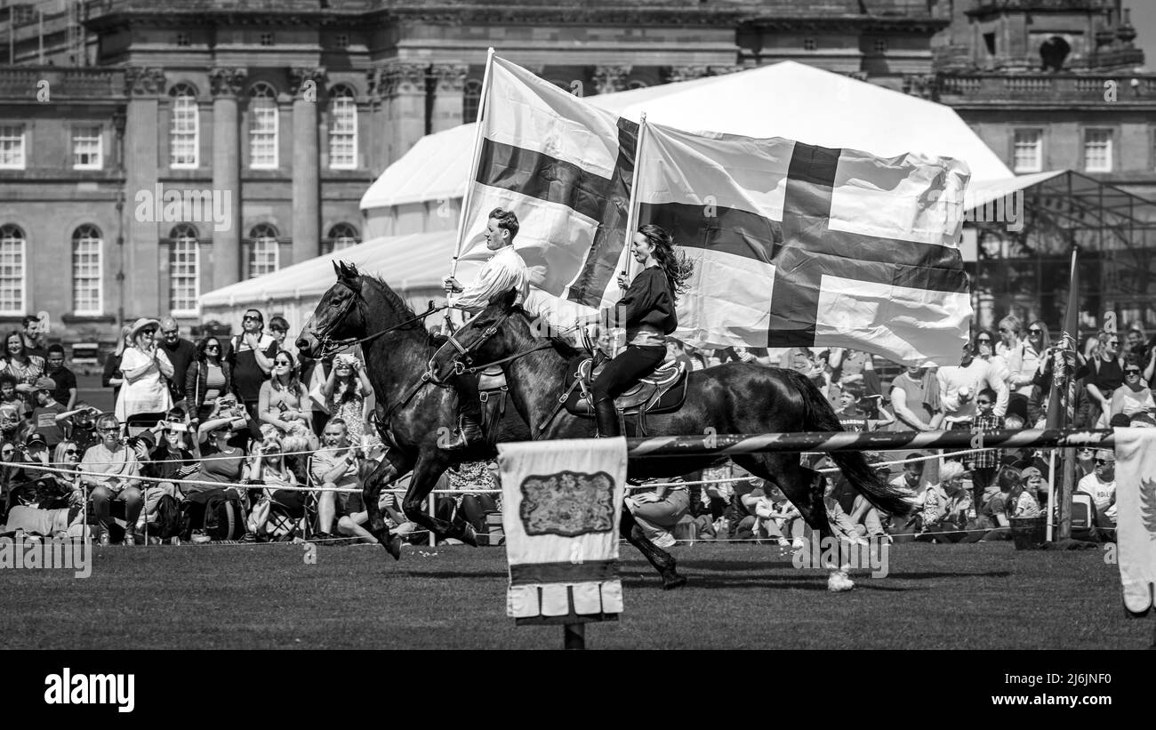 Les Chevaliers de la moyenne-Angleterre se présentant au Palais de Blenheim le 30th avril 2022 Banque D'Images