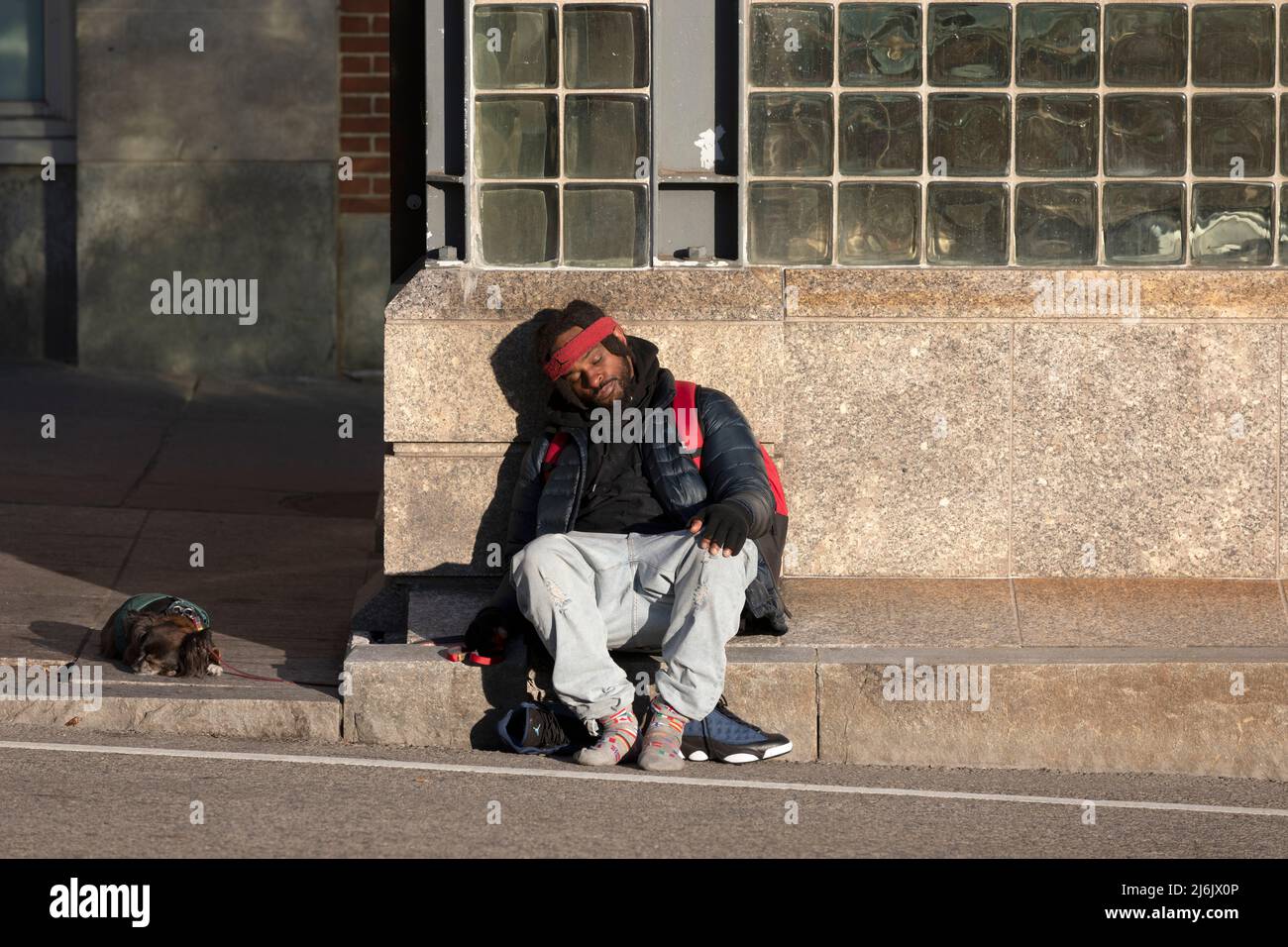 Homme sans-abri trottoir Boston Massachusetts Banque D'Images