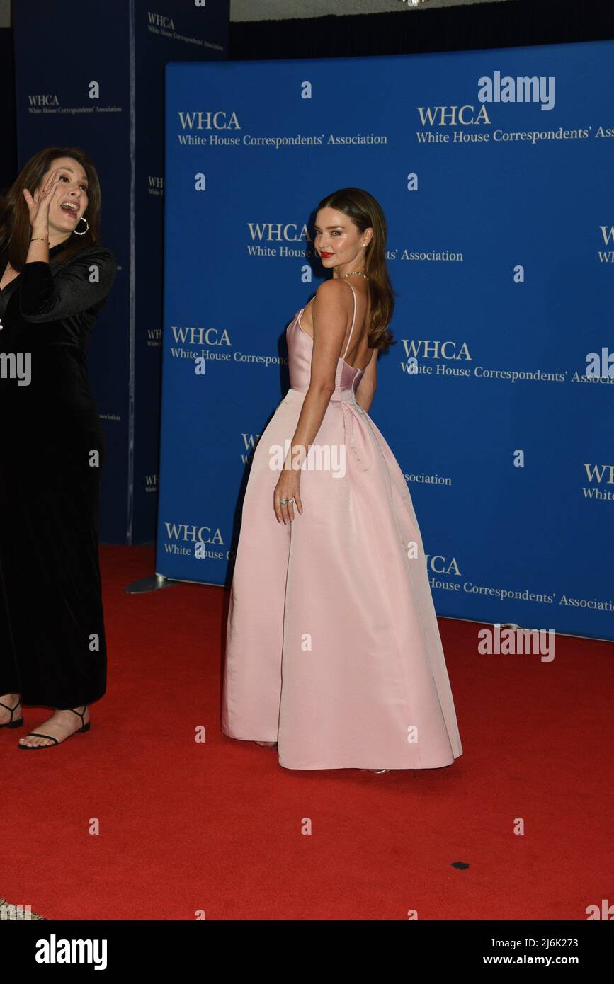 Miranda Kerr à l'arrivée pour le dîner 2022 des correspondants de la Maison Blanche, Washington Hilton Hotel, Washington, DC le 30 avril 2022. Photo par : Quoin pics/Everett Collection Banque D'Images