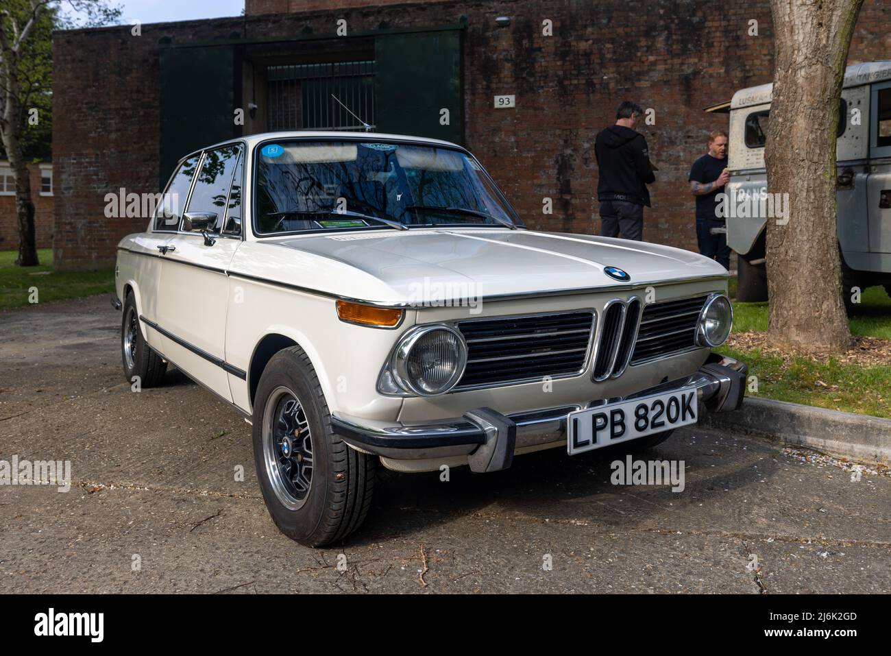 1972 BMW 2002 « LPB 820K » exposée au Scramble d'avril qui s'est tenu au Bicester Heritage Centre le 23rd avril 2022 Banque D'Images