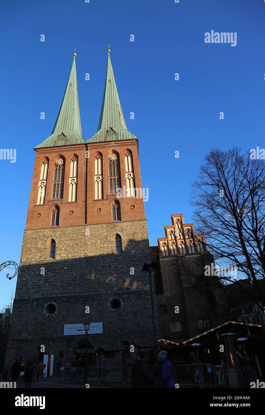 Vertical de l'église Saint-Nicolas - Nikolaiviertel - Berlin, Allemagne Banque D'Images