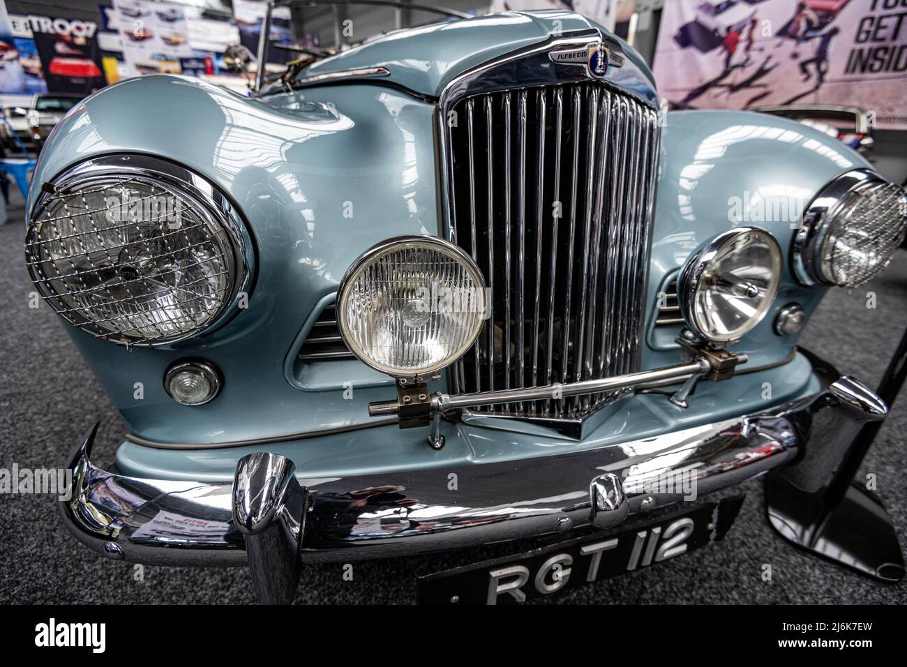 Chrome brillant sur une voiture au Great British car Journey, un musée automobile, à Ambergate, Derbyshire, Royaume-Uni Banque D'Images