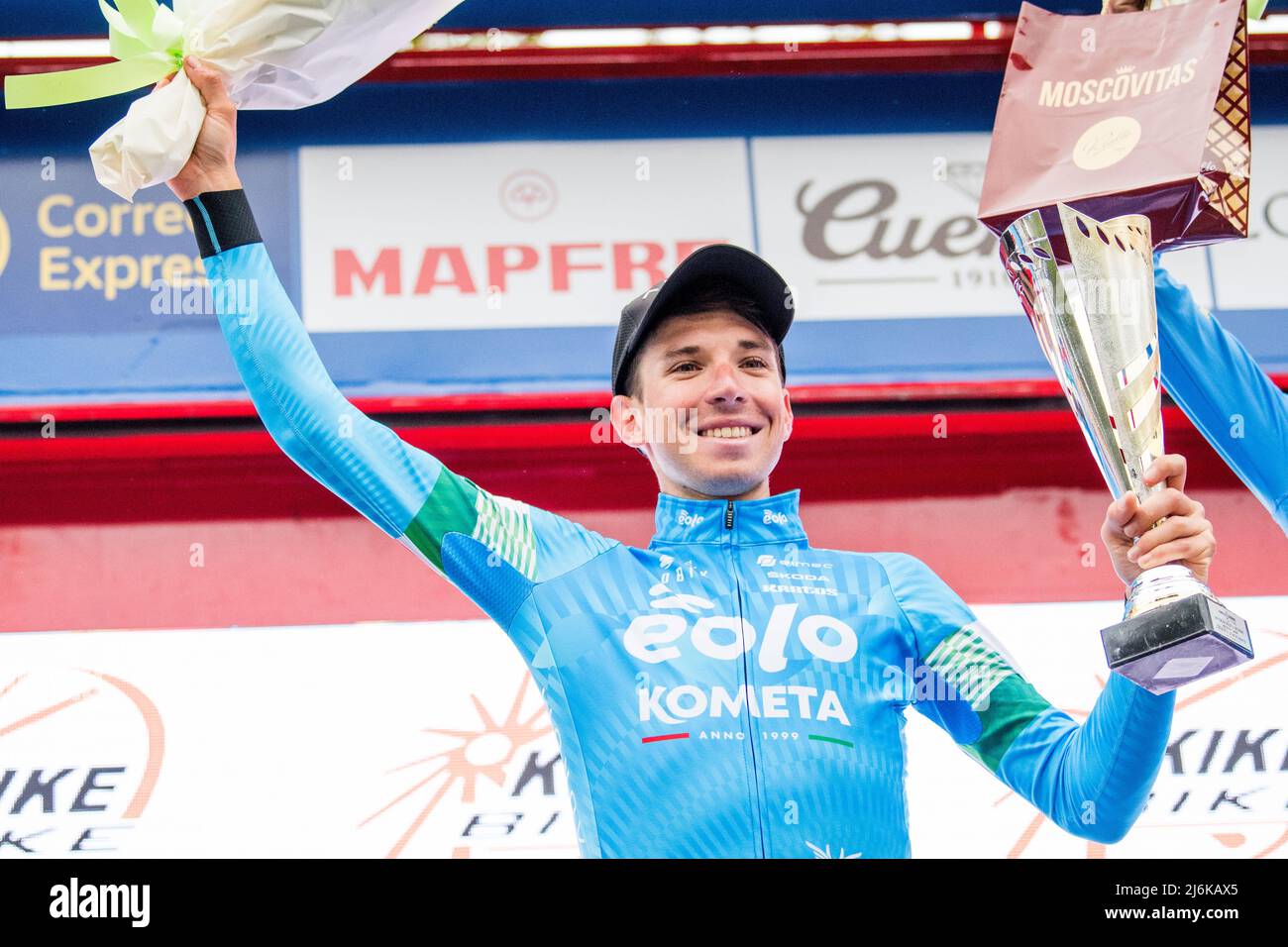 Oviedo, Espagne. 1st mai 2022. Lorenzo Fortunato (Eolo - Kometa Cycling Team) sur le podium comme 2nd de la classification générale de la course cycliste 'vue Banque D'Images