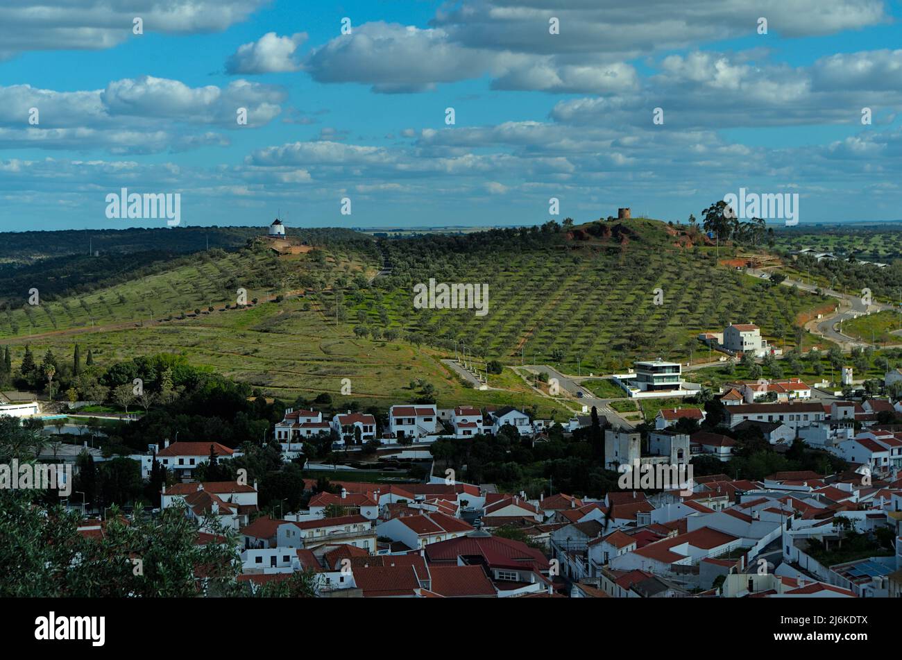 Paysage urbain d'Aljustement depuis le château. Alentejo, Portugal Banque D'Images