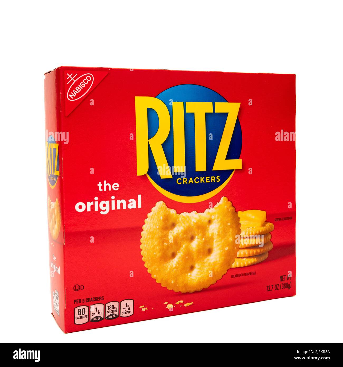 Une boîte rouge vif des craquelins Ritz originaux de Nabisco, isolée sur blanc Banque D'Images