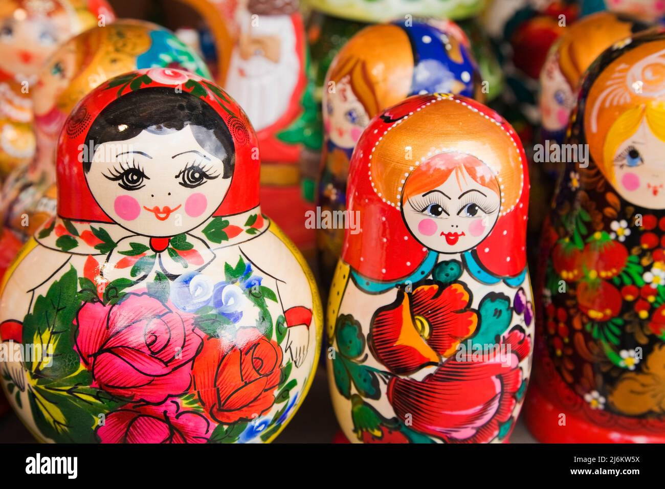 Babushka Matryoshka 8 poupées en bois rouge russe nichée à la main peint 