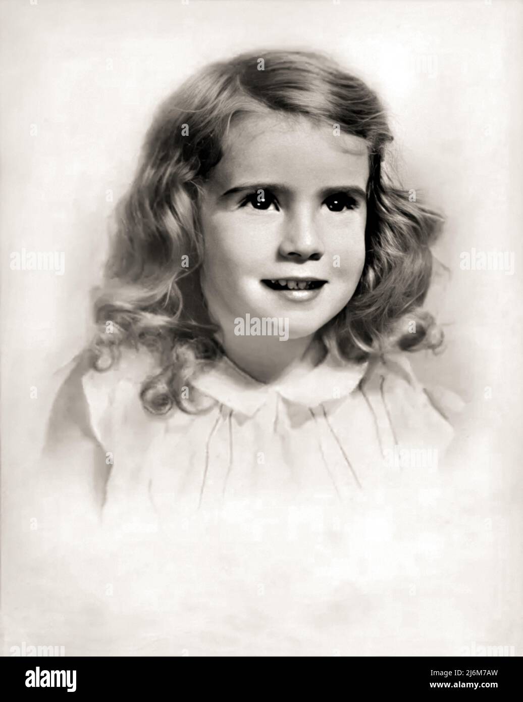 1938 , NEW YORK , Etats-Unis : la célèbre actrice américaine JOAN RIVERS ( Joan Alexandra Molinsky , 1933 - 2014 ) quand était une petite fille , âgée de 5 ans . Photographe inconnu .- HISTOIRE - FOTO STORICHE - PORTRAIT - RITRATTO - ATTORE - ATTRICE - FILM - CINÉMA - personalità da giovane giovani - da bambina bambino bambini - personnalités quand était jeune - ENFANCE - INFANZIA - ENFANT - ENFANTS - cheveux blonds - capelli biondi - Bionda --- ARCHIVIO GBB Banque D'Images