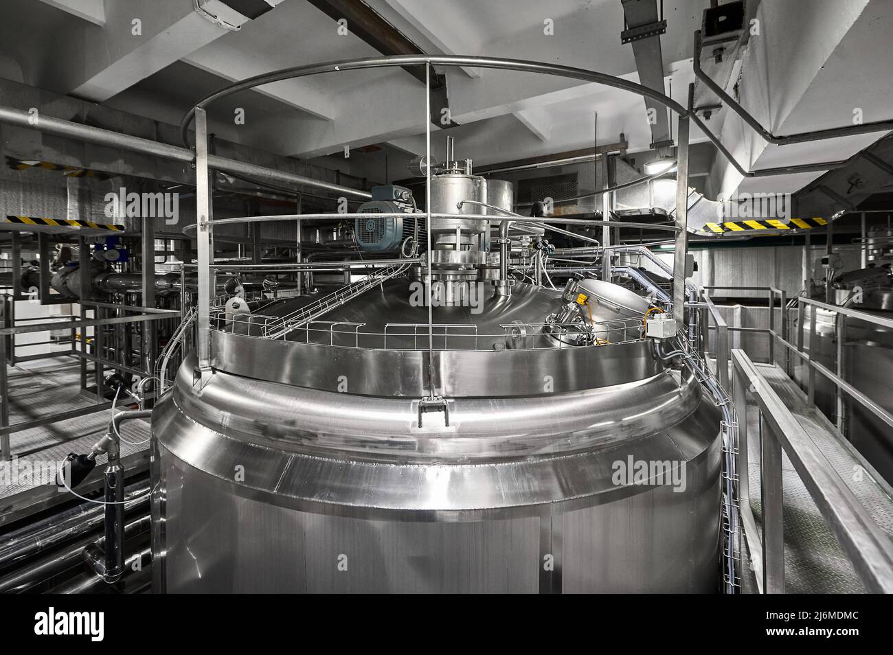 Réservoir en acier inoxydable pour produits laitiers fermentés Banque D'Images