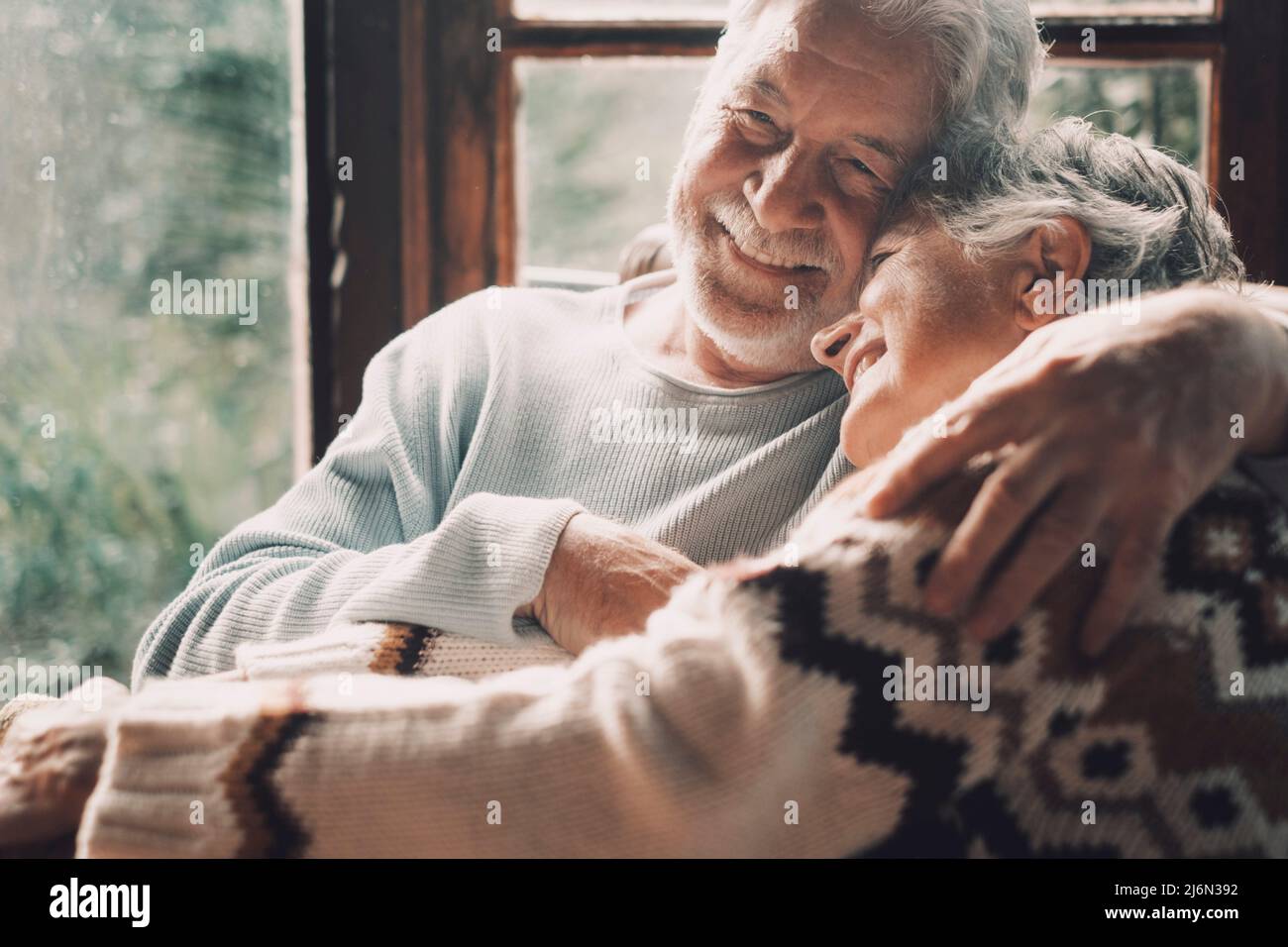 Un vieux couple aux cheveux blancs Banque de photographies et d’images