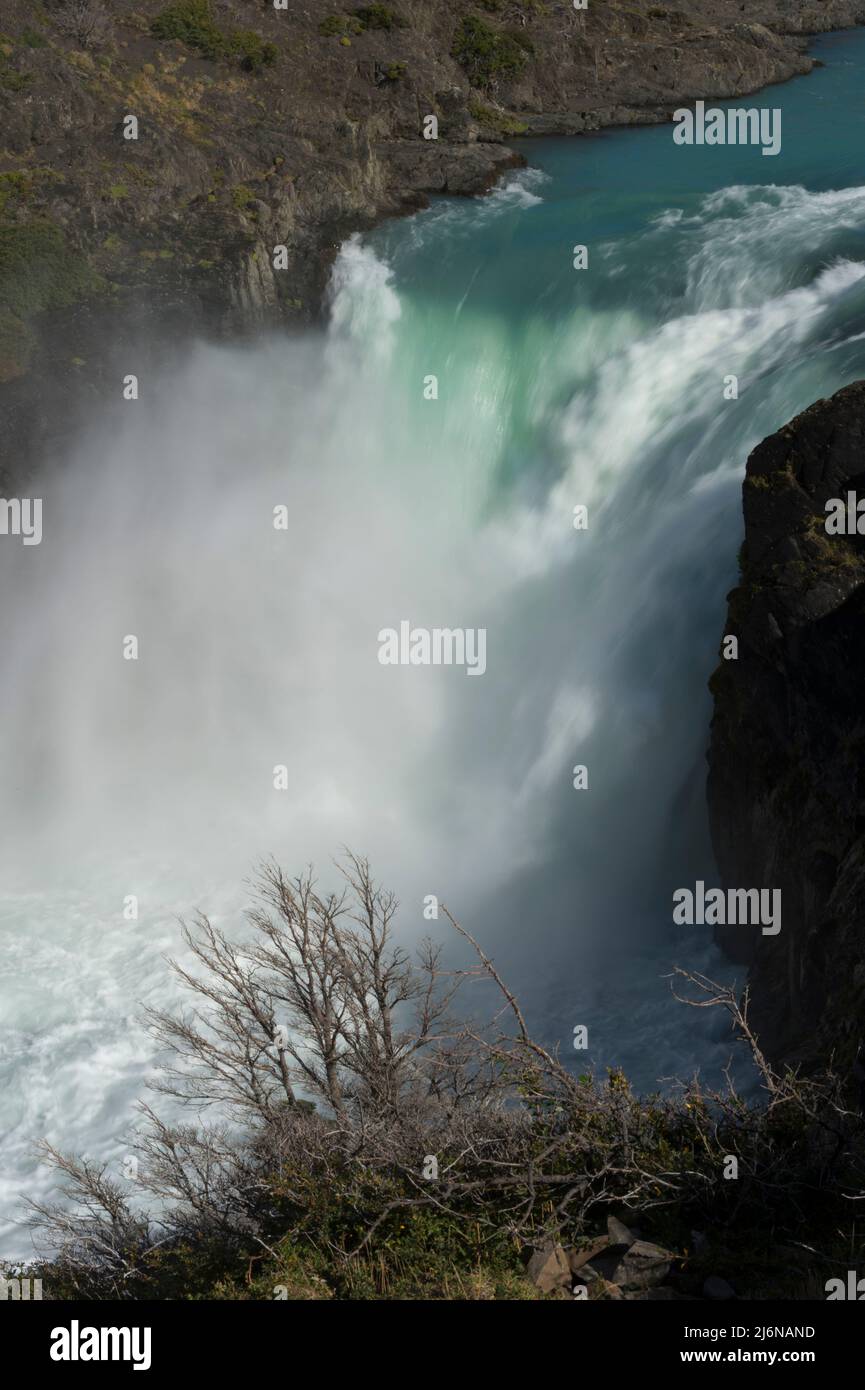 Cascade, parc national Torres del Paine, Patagonie chilienne, Chili Banque D'Images