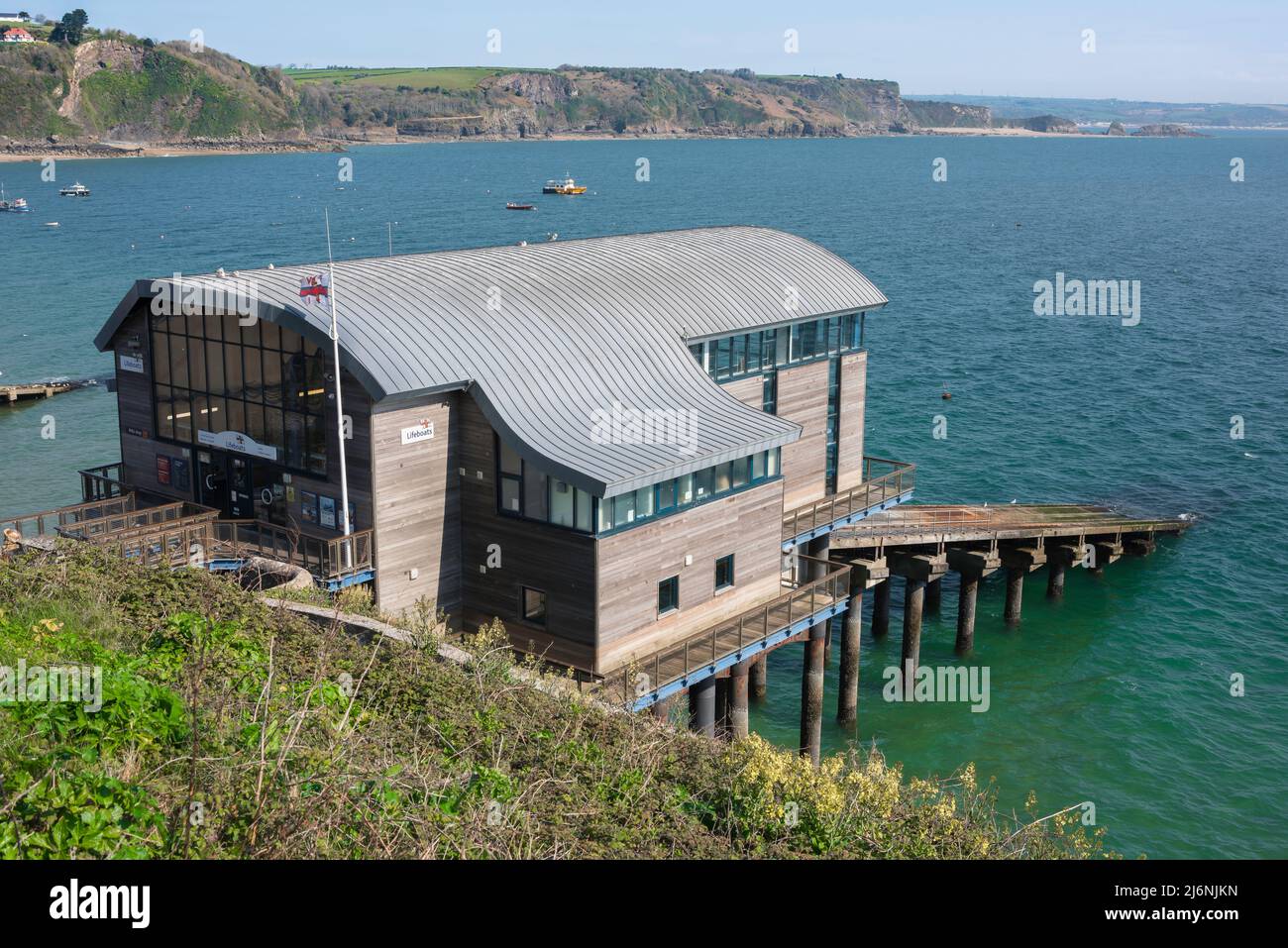 Station du bateau de sauvetage Tenby, vue en été de la nouvelle station du bateau de sauvetage située à côté de Castle Hill à Tenby, Pembrokeshire, pays de Galles, Royaume-Uni Banque D'Images