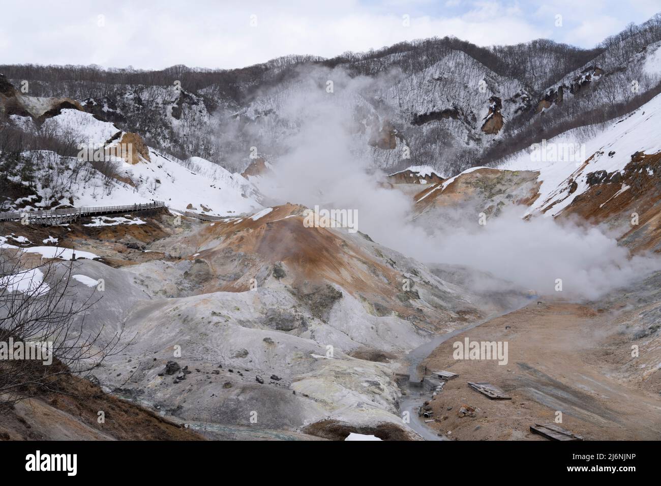 Zone géothermique de Jigokudani (vallée de l'Enfer), Noboribetsu Onsen, Hokkaido, Japon Banque D'Images
