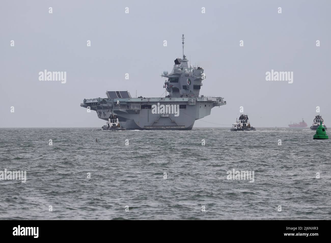 Le porte-avions de la Marine royale HMS QUEEN ELIZABETH retourne en mer pour des exercices d'entraînement Banque D'Images