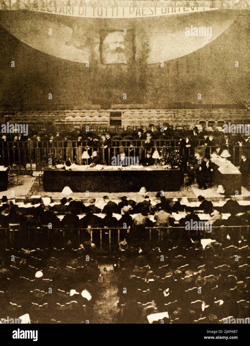 Italie Toscane Livourne janvier 1921 - la salle du Théâtre Goldoni pendant le XVII Congrès du Parti socialiste Banque D'Images