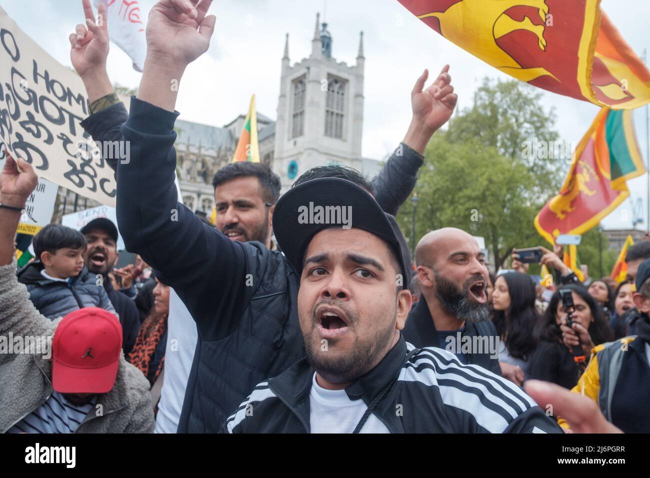 Les Sri Lankais de Londres protestent contre leur Président, Gotabaya Rajapaksa et le Premier Ministre, Mahinda Rajapaksa pendant Mayday, en les demandant de prendre la mesure Banque D'Images