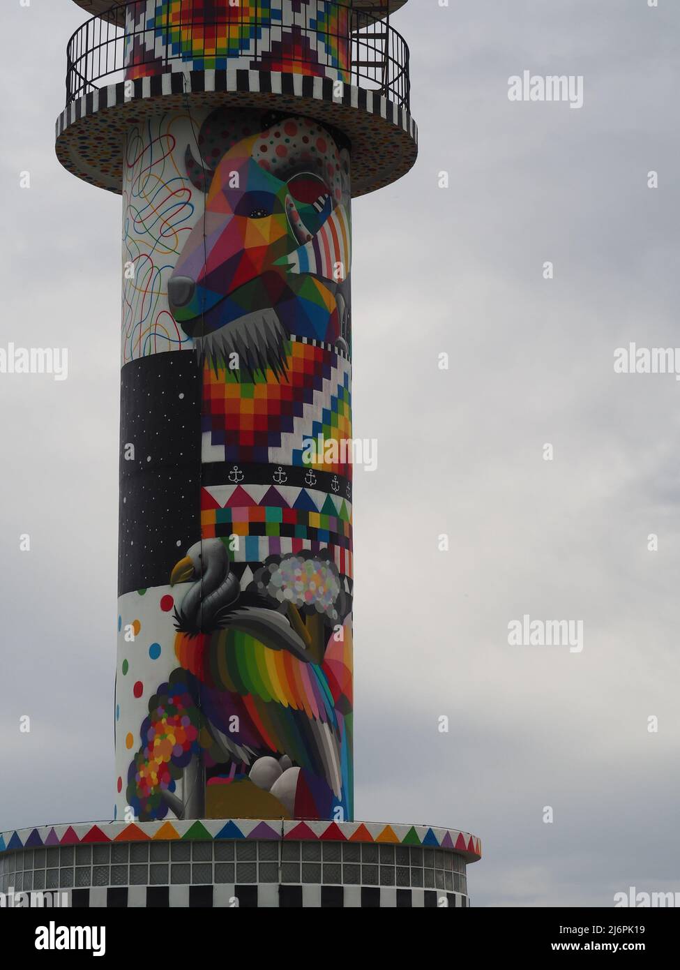 Phare d'Ajo, Cantabria, un phare très coloré. Espagne. Banque D'Images