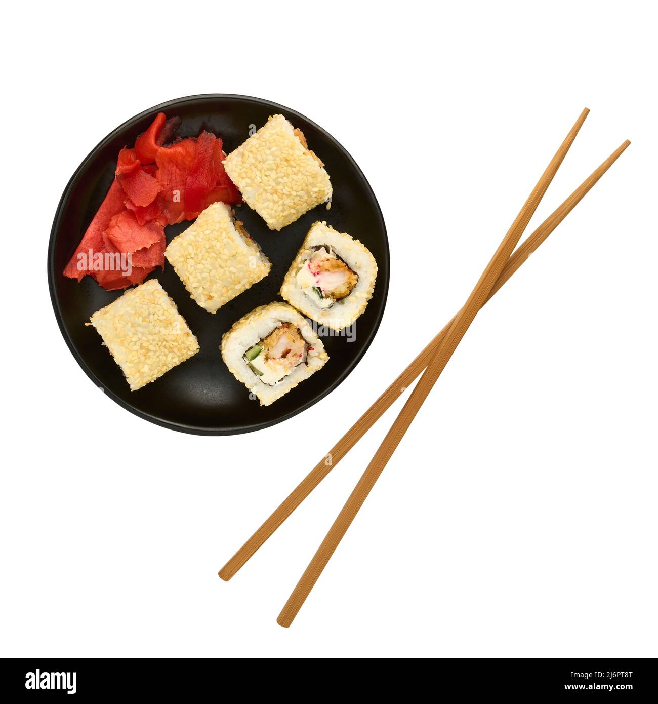 Cuisine japonaise, petits pains à sushis, gingembre et baguettes isolés sur fond blanc, sur fond plat Banque D'Images