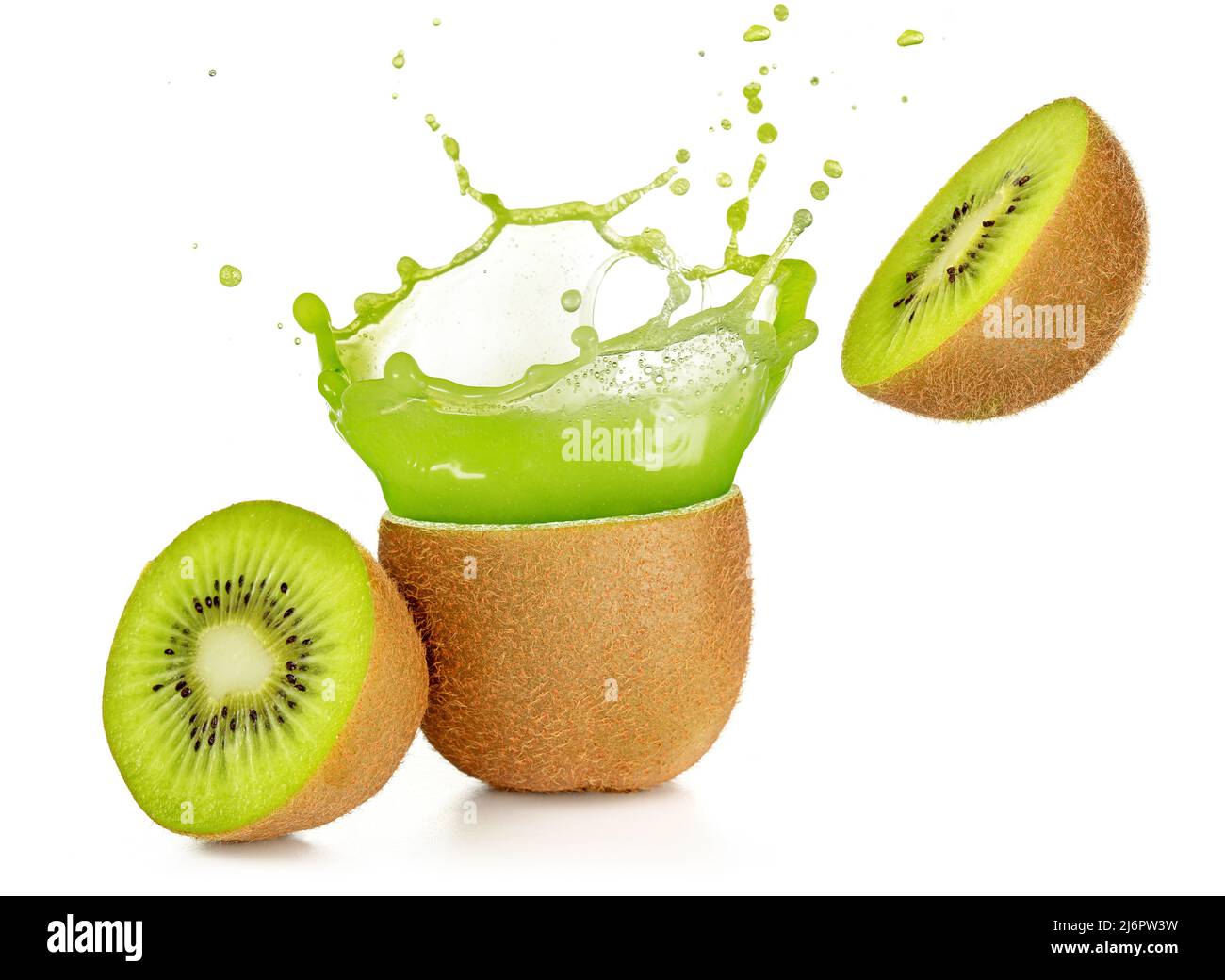 jus qui explose d'un kiwi isolé sur blanc Banque D'Images