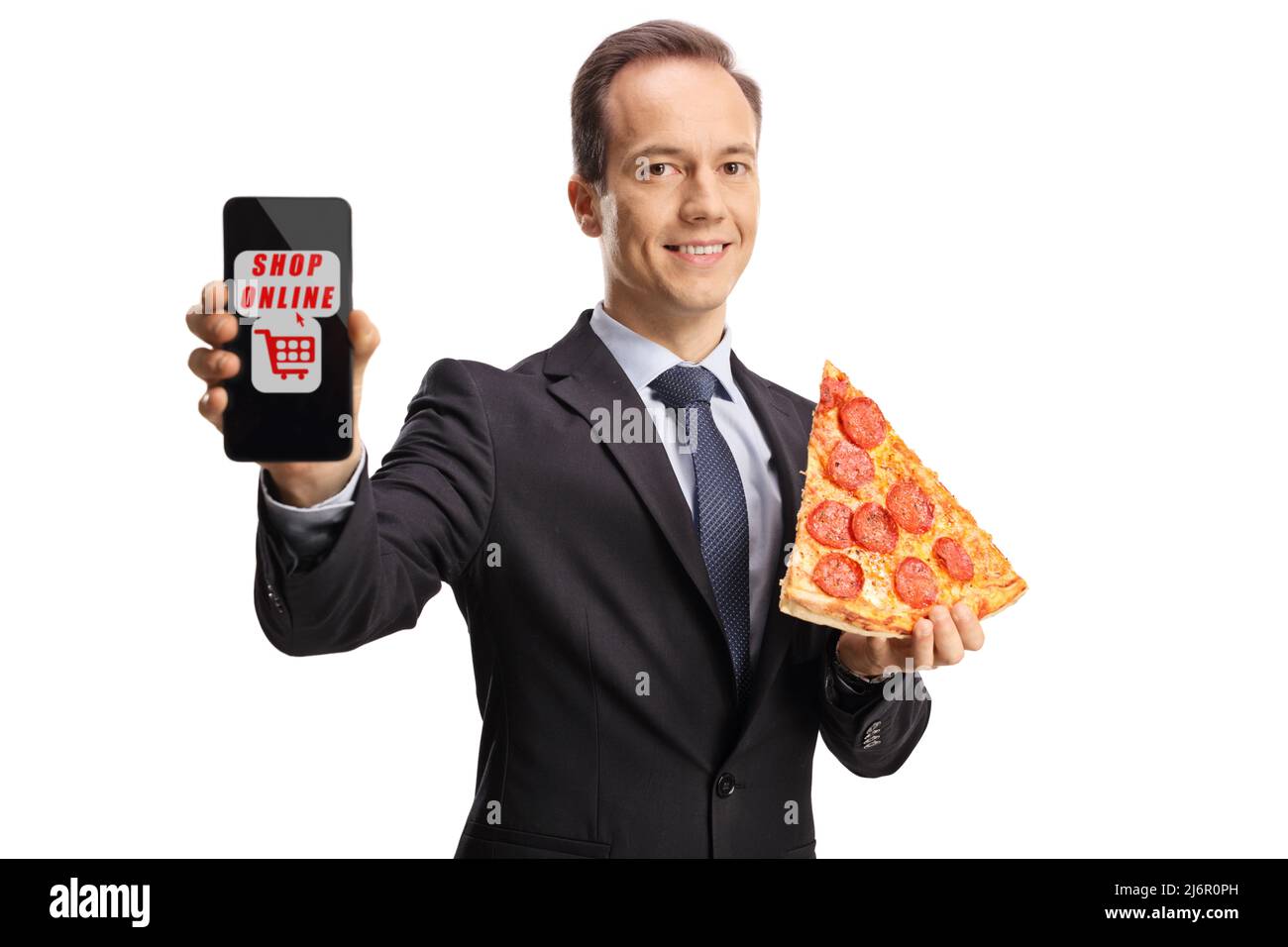 Homme d'affaires tenant une tranche de pizza et montrant un smartphone avec boutique de texte en ligne isolée sur fond blanc Banque D'Images