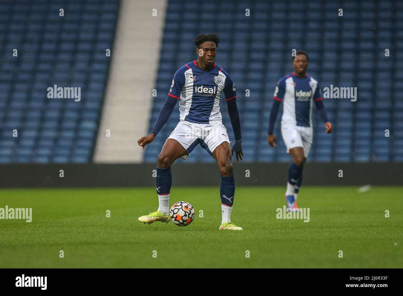 Coupe de la Premier League U23 : West Bromwich Albion / Fulham. Quevin Castro #32 de West Bromwich Albion contrôle le ballon Credit: News Images /Alay Live News Banque D'Images