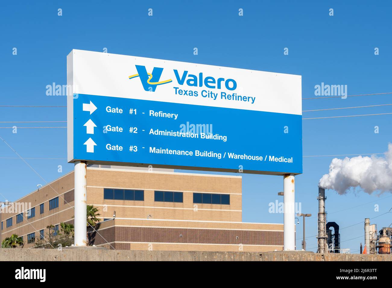 Texas City, TX, USA - 12 février 2022 : le panneau de la raffinerie Valero Texas City est visible à Texas City, Texas, USA. Banque D'Images