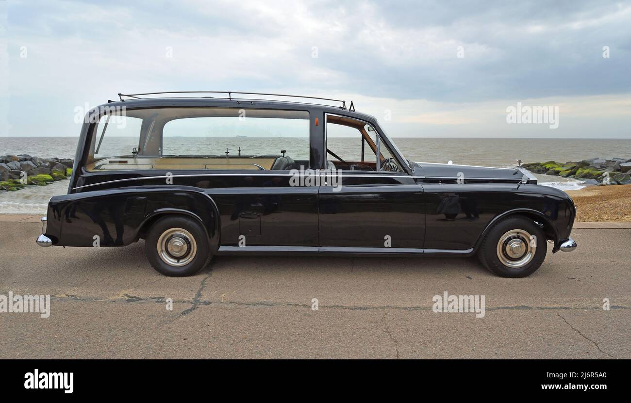 Vintage Rolls Royce Hearse garé sur la promenade du front de mer Banque D'Images