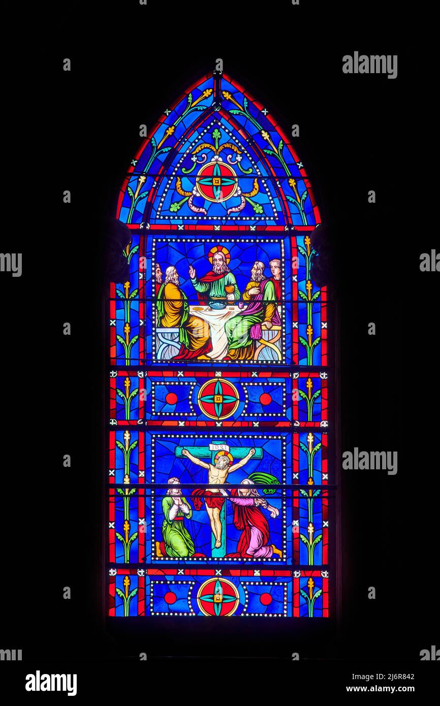 Vitraux à la cathédrale de Lincoln, en Angleterre, du dernier souper que Jésus-Christ avait avec ses disciples, et de la crucifixion de Jésus-Christ. Banque D'Images