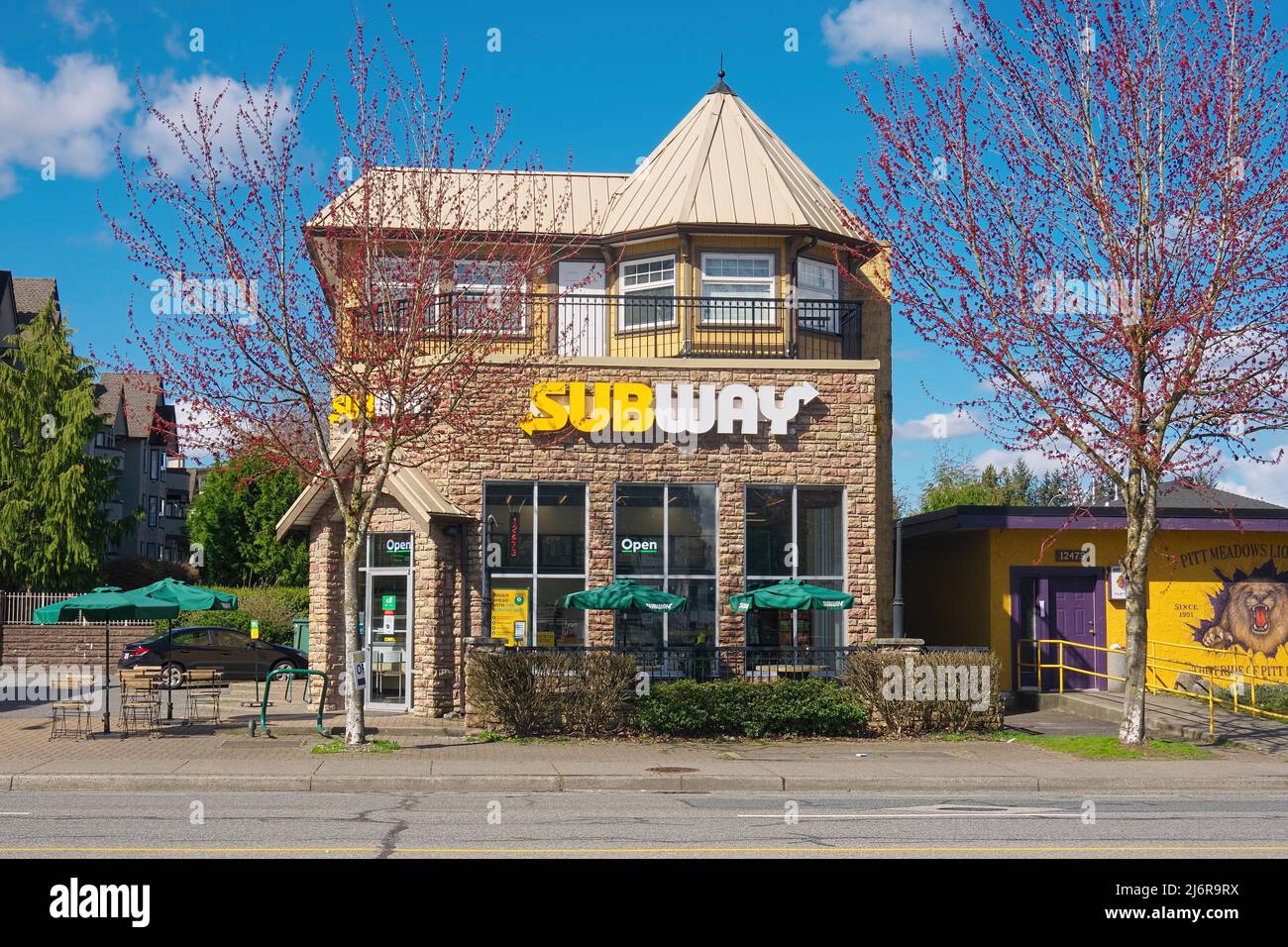 Vue extérieure avant d'un restaurant Subway, Pitt Meadows, B. C., Canada. Banque D'Images