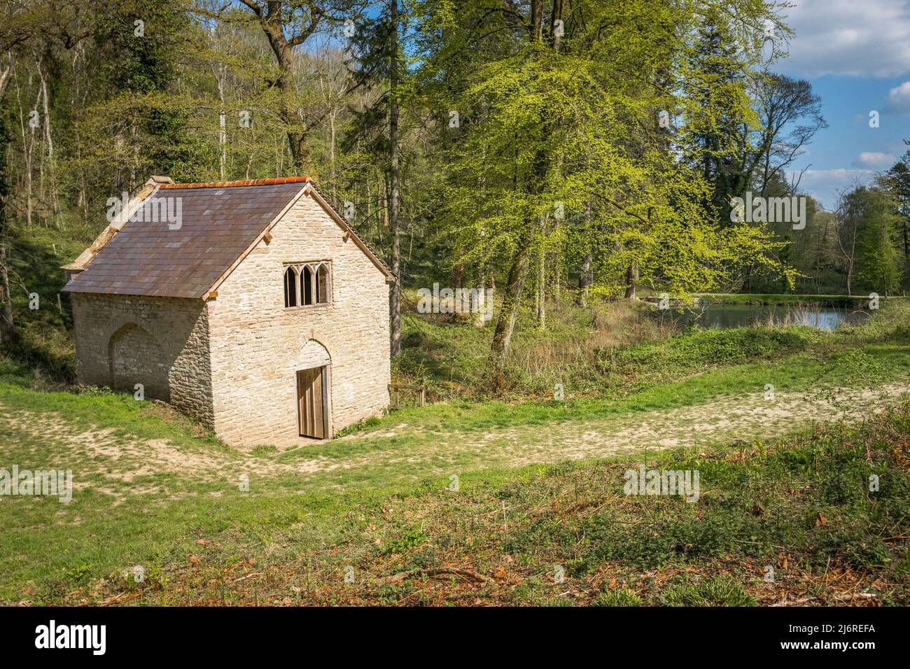 La ponmphouse en pierre restaurée construite sur la vallée de la piscine à poissons, le château de Croft. Banque D'Images