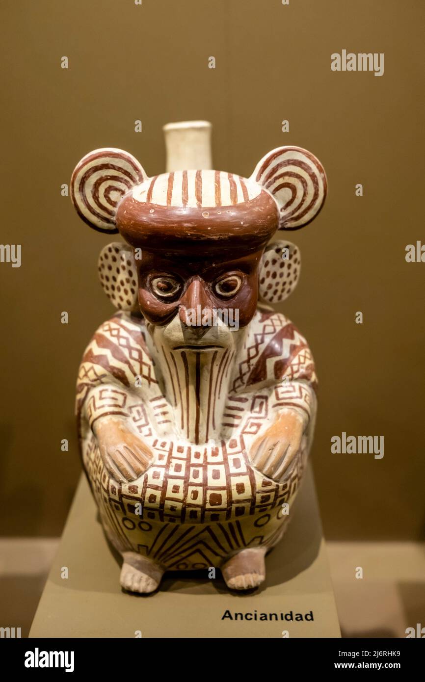 Objets exposés à l'intérieur du Musée des tombes royales de Sipan (Museo Tumbas Reales de Sipan) , Lambayeque près de Chiclayo, Pérou. Banque D'Images