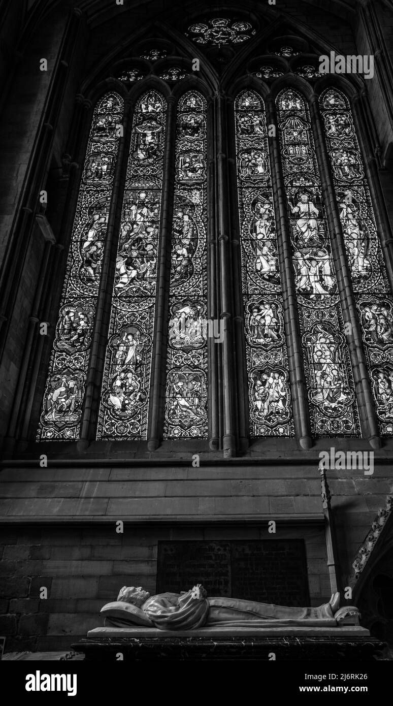 Fenêtre en vitraux North transept Hereford Cathedral, Hereford, Herefordshire, Angleterre, Royaume-Uni Banque D'Images