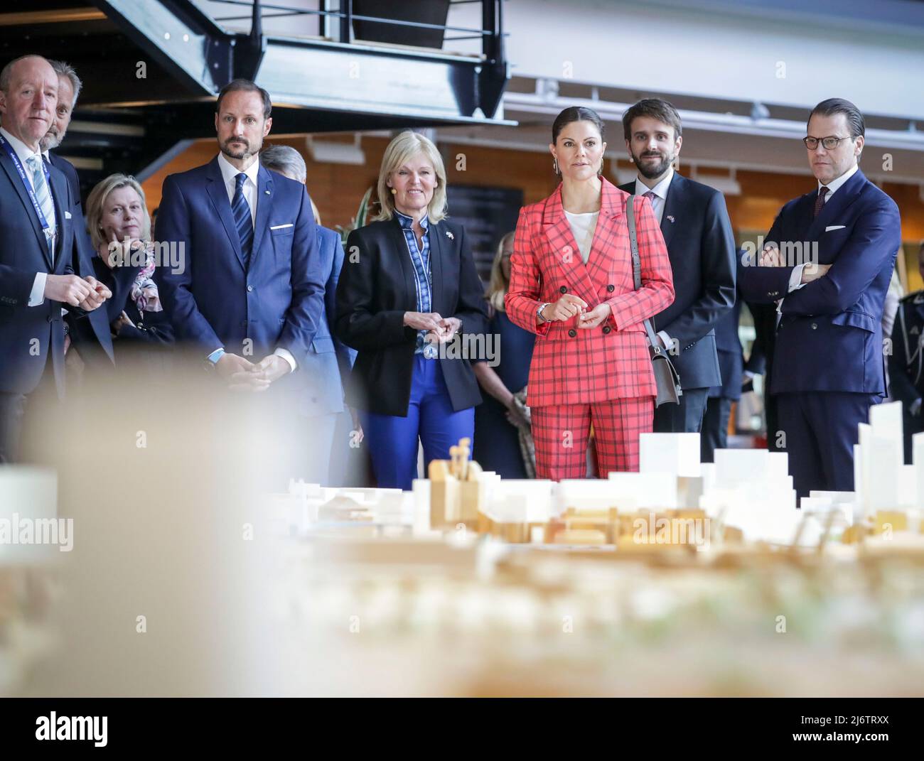 Le prince Daniel, la princesse héritière Victoria et le prince héritier Haakon de Norvège visitent le parc scientifique Lindholmen à Gothenburg, en Suède, le 4 mai 2022. Le Prince héritier norvégien et la Princesse héritière sont en visite officielle en Suède, du 2 au 4 mai 2022.Foto : Adam Ihse / TT kod 9200 Banque D'Images