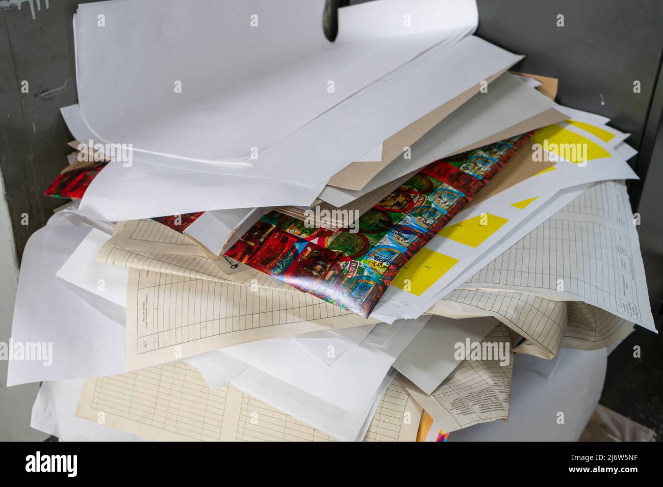 L'ancienne pile documente les activités de recyclage Banque D'Images