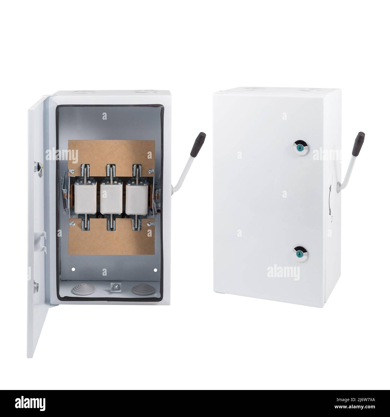 Boîtier électrique avec interrupteur à couteau isolé sur fond blanc. 2 angles avec porte ouverte et fermée. Banque D'Images