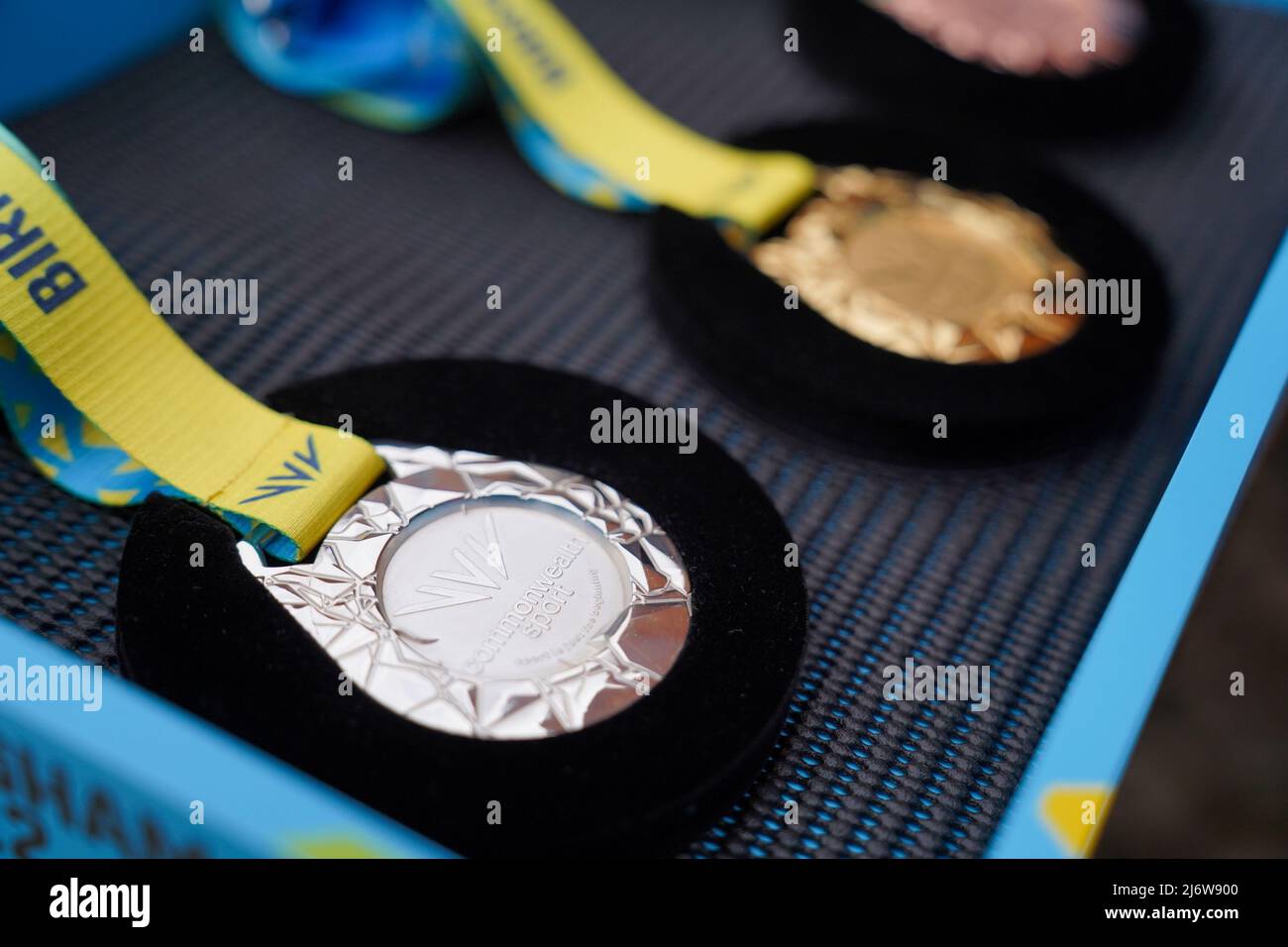 Les médailles d'or, d'argent et de bronze exposées lors du dévoilement de la médaille des Jeux du Commonwealth de Birmingham en 2022 au Roundhouse, à Birmingham. Date de la photo: Mercredi 4 mai 2022. Banque D'Images