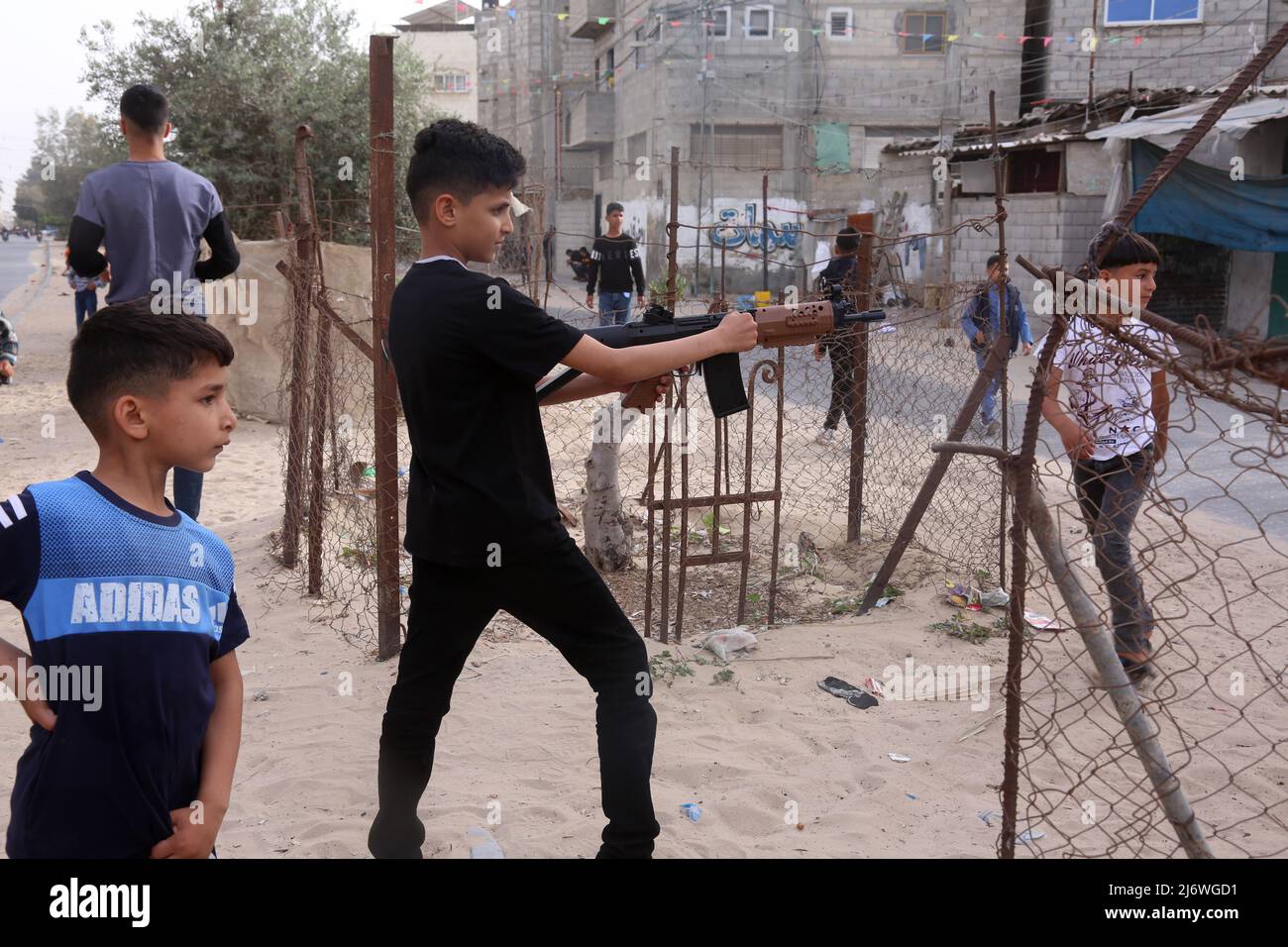 3 mai 2022, Gaza, bande de Gaza, Palestine : les enfants palestiniens célèbrent Eid al-Fitr dans la ville de Gaza. (Credit image: © Samar Abu Elof/ZUMA Press Wire) Banque D'Images