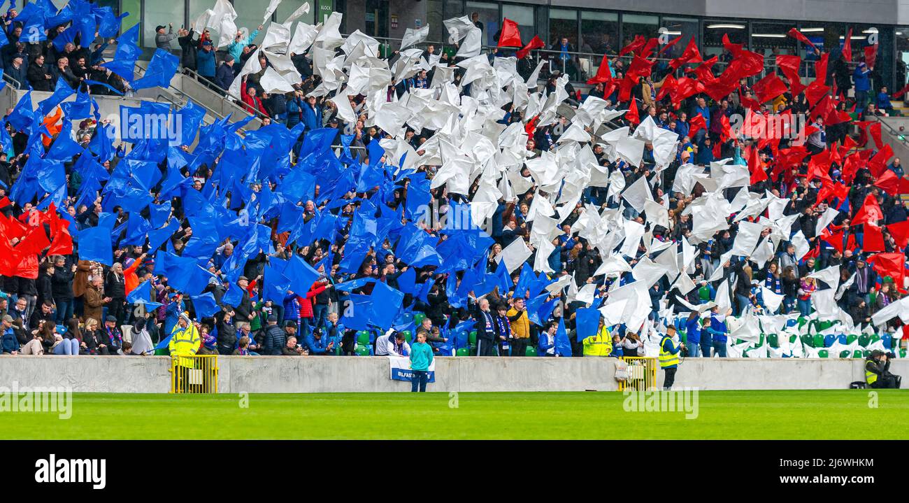 Fans de Linfield à Windsor Park, Belfast. Banque D'Images