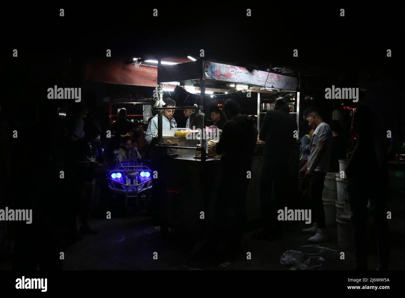 3 mai 2022, Gaza, bande de Gaza, Palestine : les enfants palestiniens célèbrent Eid al-Fitr dans la ville de Gaza. (Credit image: © Samar Abu Elof/ZUMA Press Wire) Banque D'Images