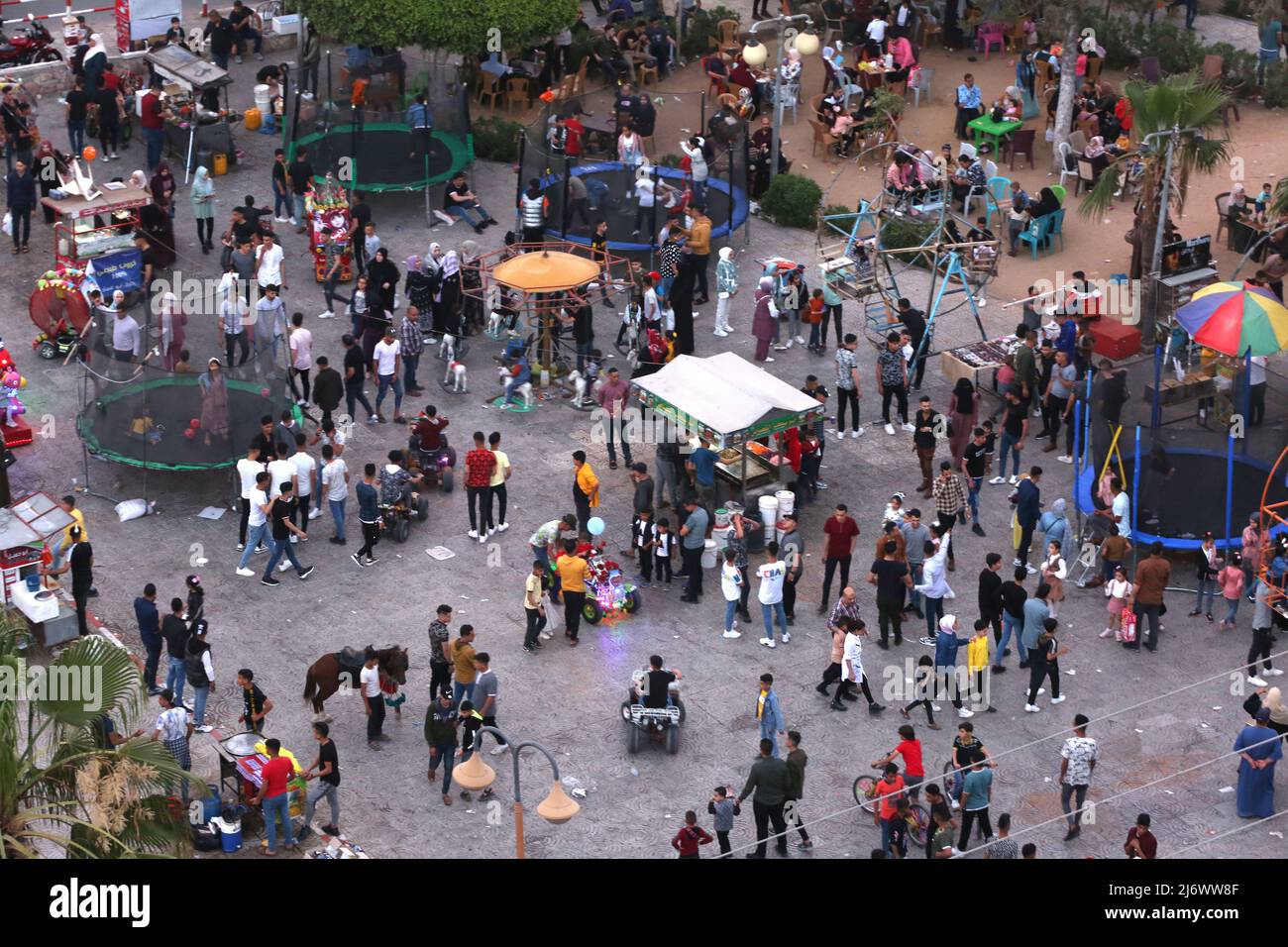 3 mai 2022, Gaza, bande de Gaza, Palestine : les enfants palestiniens célèbrent Eid al-Fitr dans la ville de Gaza. (Credit image: © Samar Abu Elof/ZUMA Press Wire) Banque D'Images