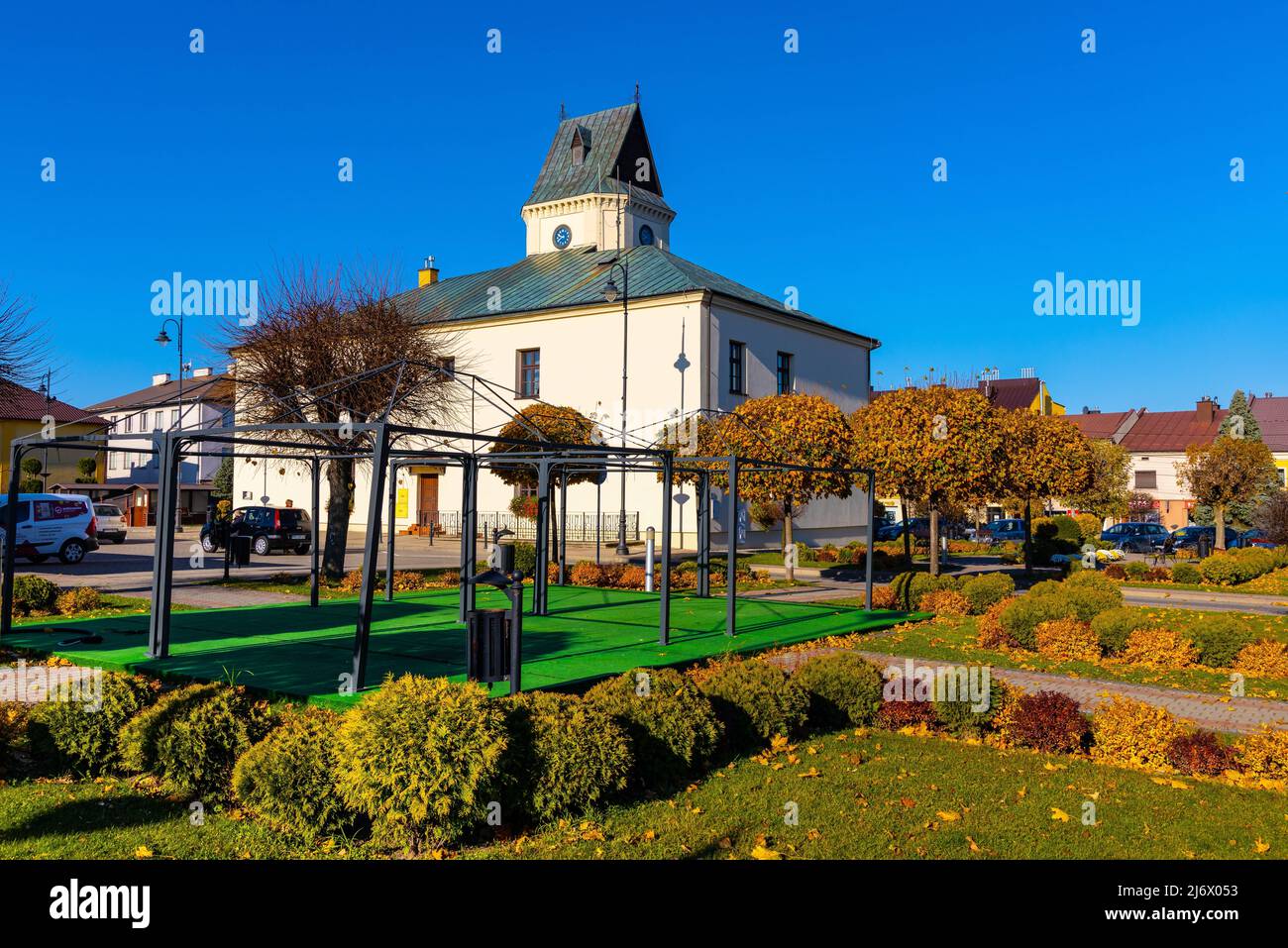 Sedziszow Malopolski, Pologne - 1 novembre 2021 : hôtel de ville historique de Ratusz, place du marché de Rynek, dans le quartier de la vieille ville de Sedziszow, à Pô Banque D'Images
