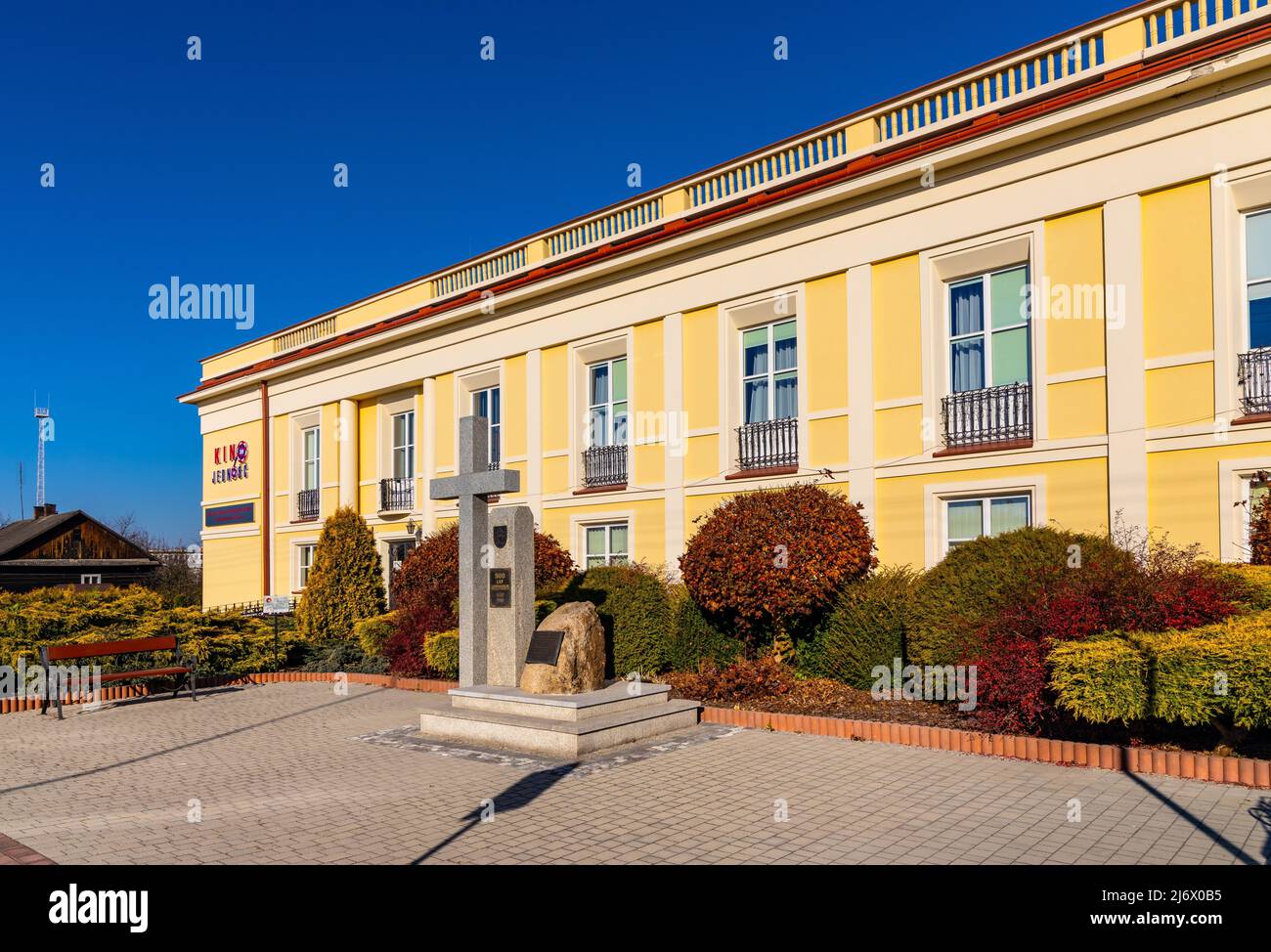 Sedziszow Malopolski, Pologne - 1 novembre 2021 : mémorial historique du cinq centième anniversaire de la fondation de la ville de Sedziszow devant le Cu municipal Banque D'Images