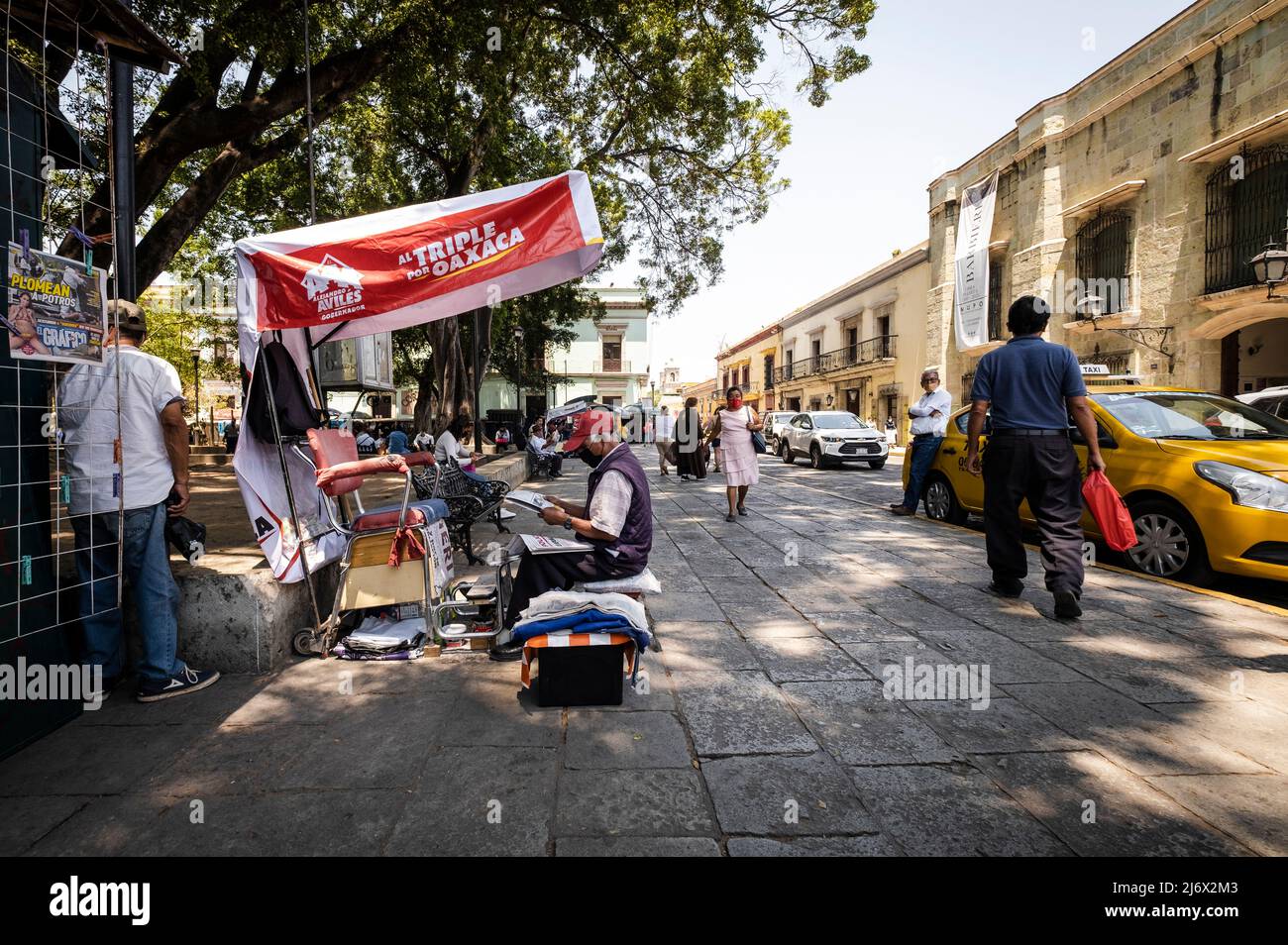 La vie quotidienne des gens sur la place principale du centre-ville d'Oaxaca. Oaxaca, Mexique Banque D'Images