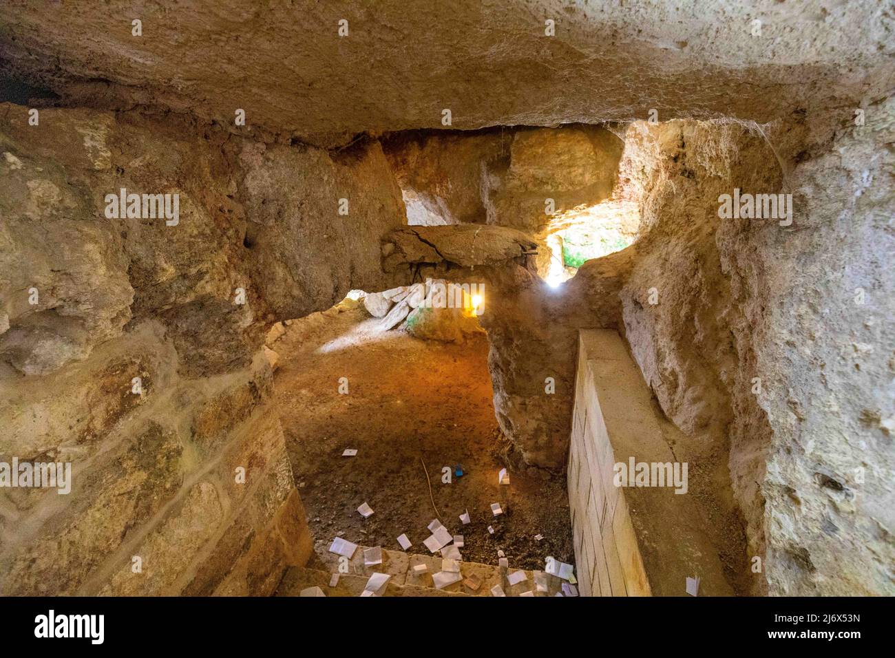 Jérusalem, Israël - 13 octobre 2017: Grotte considérée comme lieu de Jésus enseignant sous l'Église du Pater Noster - Sanctuaire d'Eleona sur le Mont de Banque D'Images