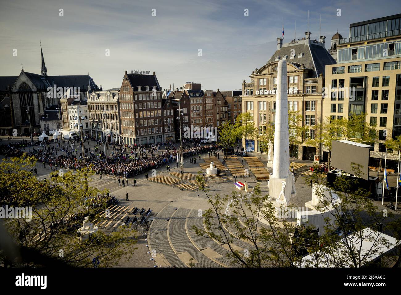 2022-05-04 18:43:21 AMSTERDAM - vue d'ensemble du barrage avant le jour national du souvenir sur la place du Dam. REMKO DE WAAL pays-bas hors - belgique hors Banque D'Images